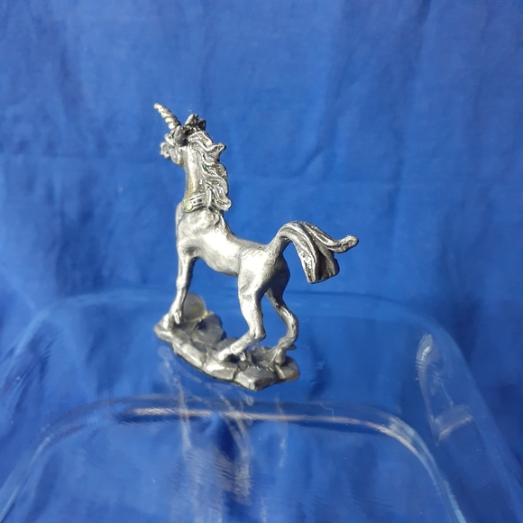 Unicorn Vintage Figurine With Crystal Ball & Green Stone Very Detailed Vintage - Picture 11 of 16
